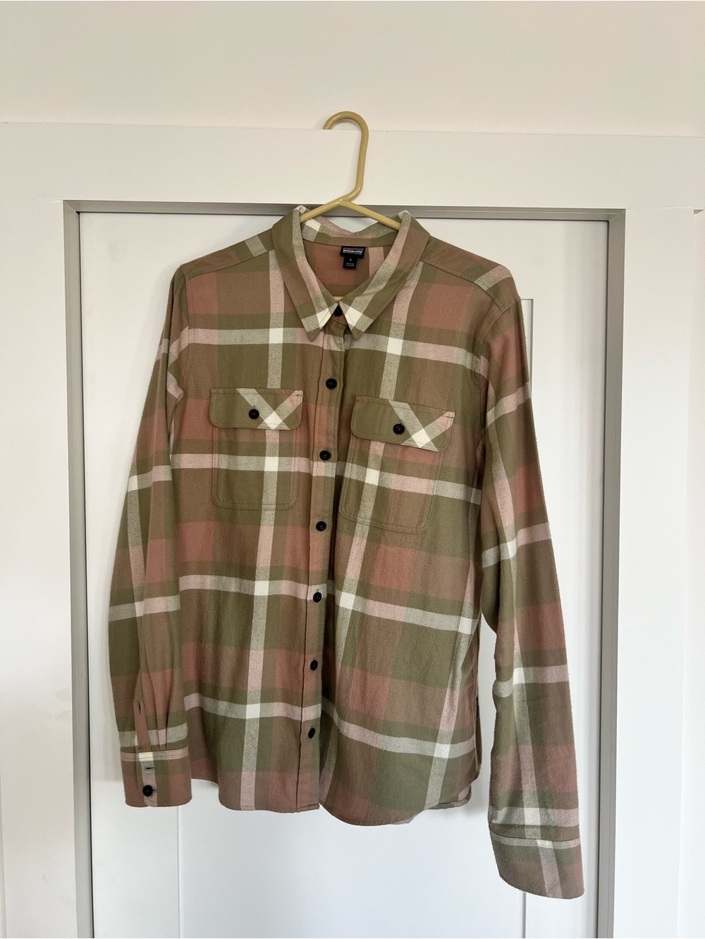 Patagonia Women’s Flannel - size L